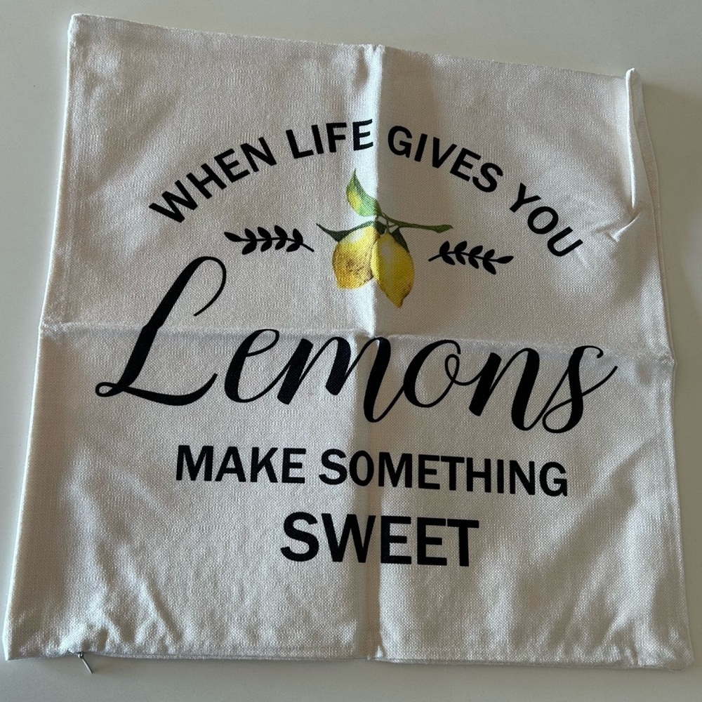 SUPER CUTE Pillow Covers with Black/White and Yellow Lemon Prints (set of 4) - Picture 3 of 5